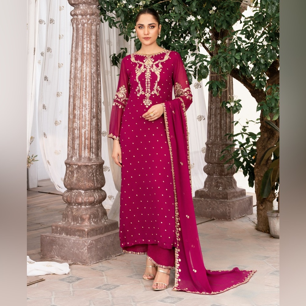 Elegant Magenta Embellished Dress